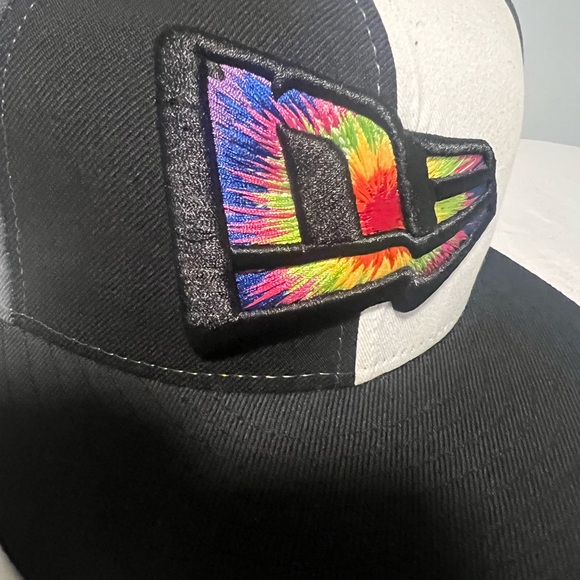 RARE NEW ERA RAINBOW ANNIVERSARY FITTED CAP - Picture 3 of 4
